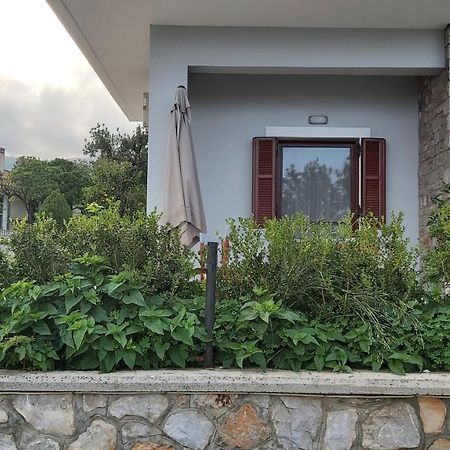 Light Blue House 3 Apartments พูลิธรา ภายนอก รูปภาพ