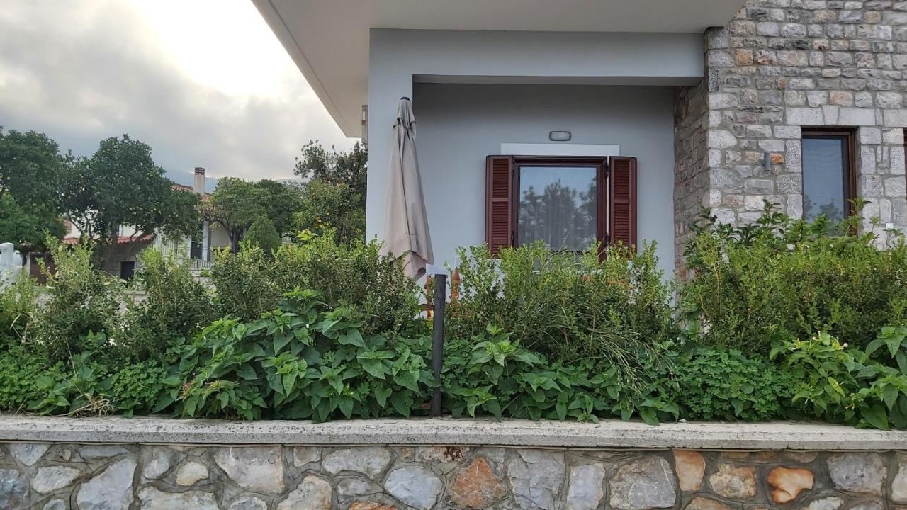 Light Blue House 3 Apartments พูลิธรา ภายนอก รูปภาพ