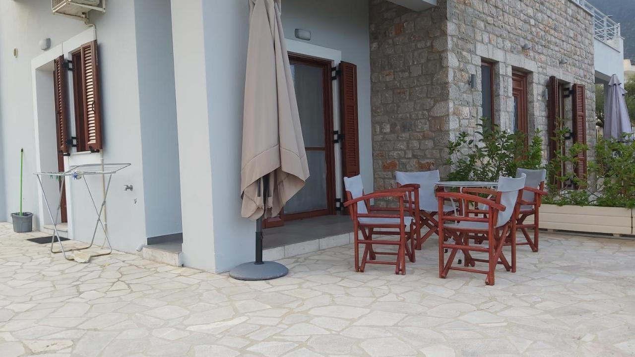 Light Blue House 3 Apartments พูลิธรา ภายนอก รูปภาพ