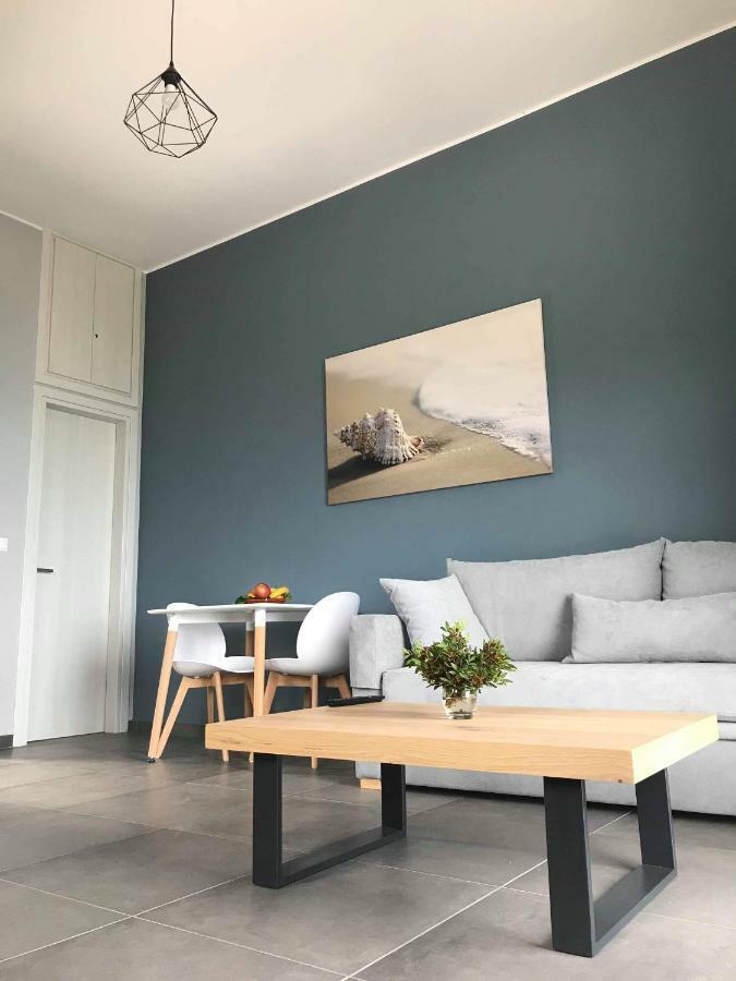 Light Blue House 3 Apartments พูลิธรา ภายนอก รูปภาพ