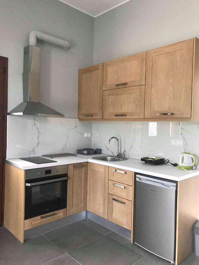 Light Blue House 3 Apartments พูลิธรา ภายนอก รูปภาพ